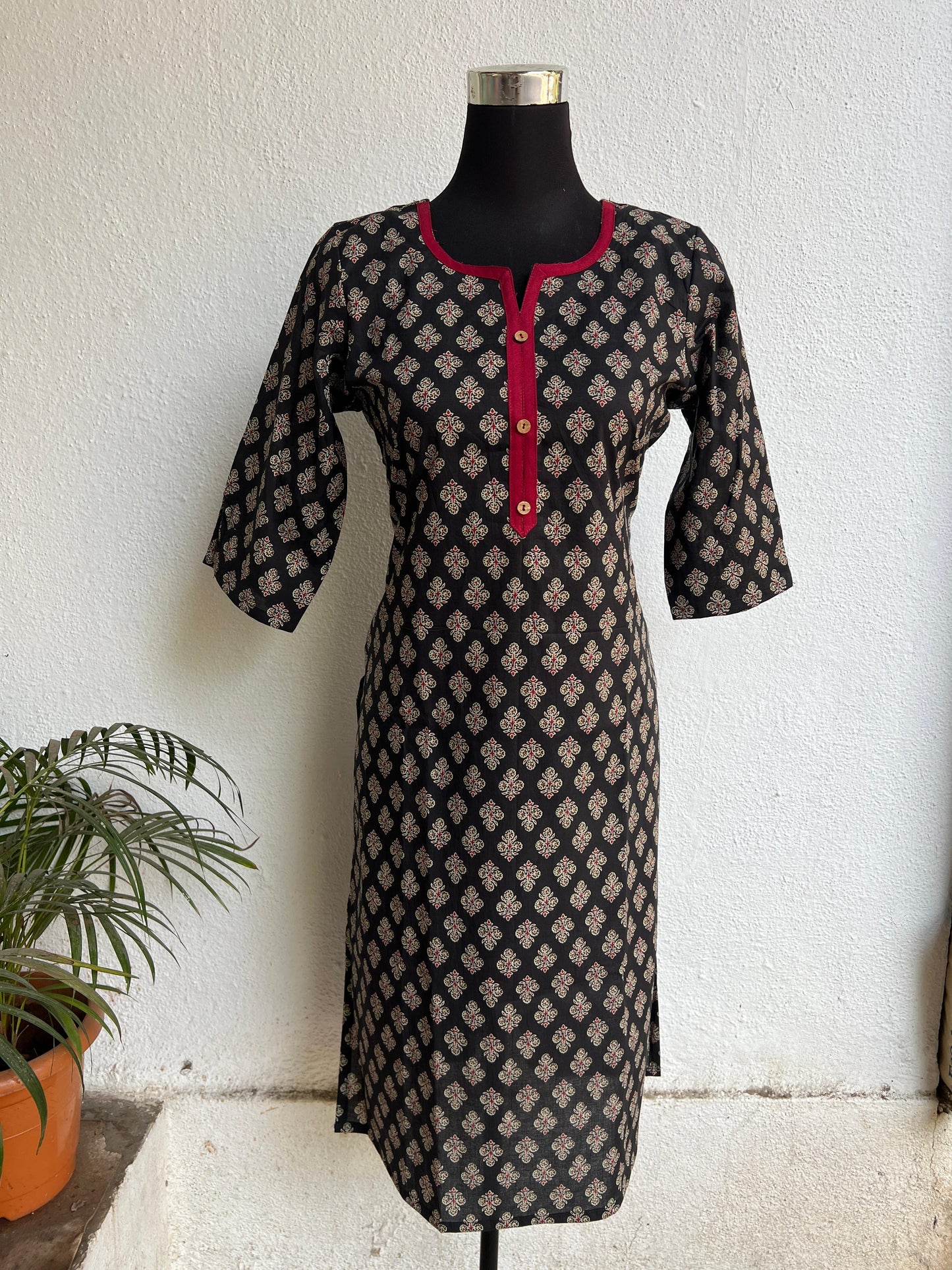 Women’s readymade Straight fit Kurtis