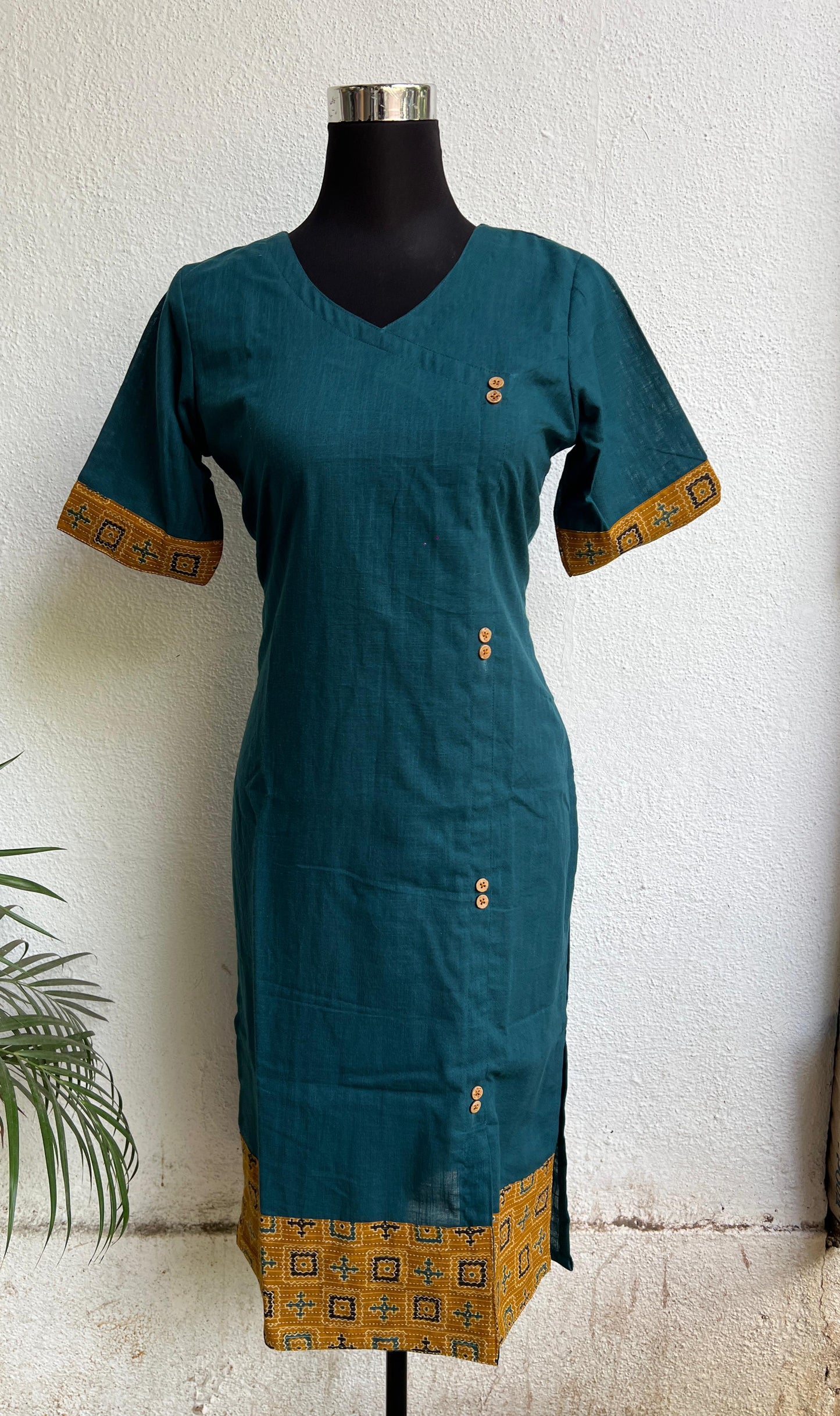 Women’s readymade Straight fit Kurtis