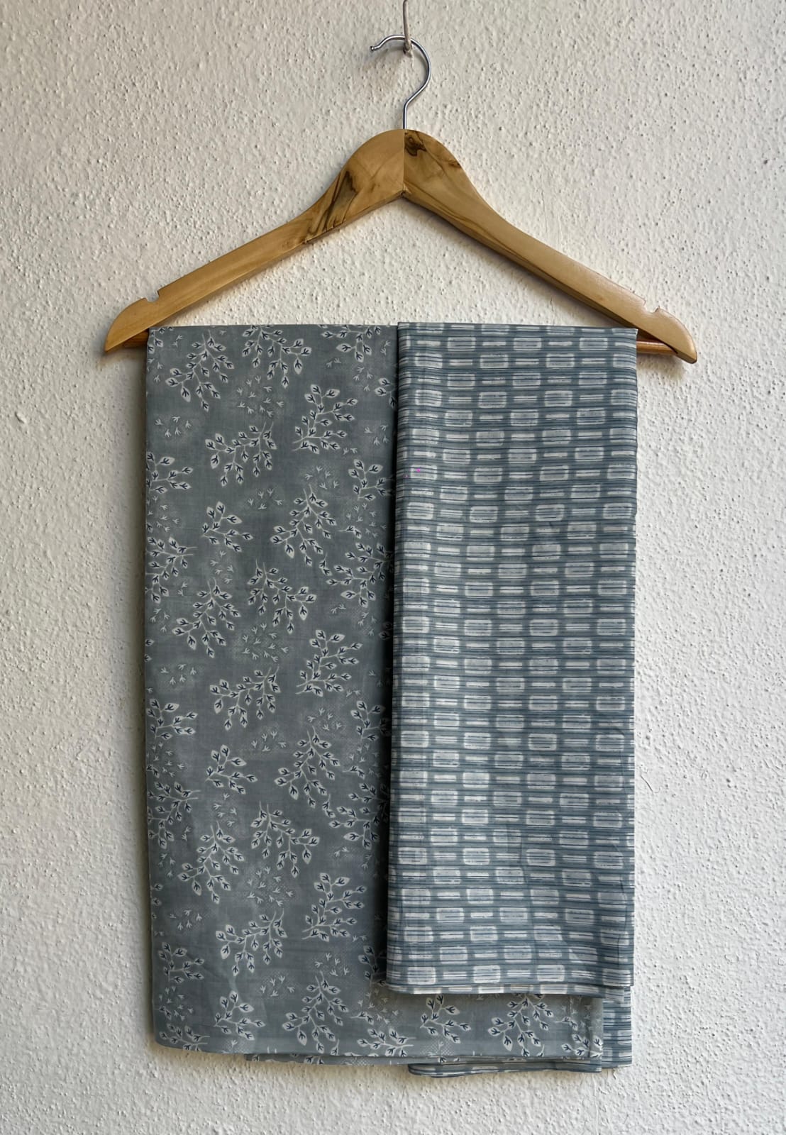Women's Grey Floral & Ikat Cotton Dress Material Set