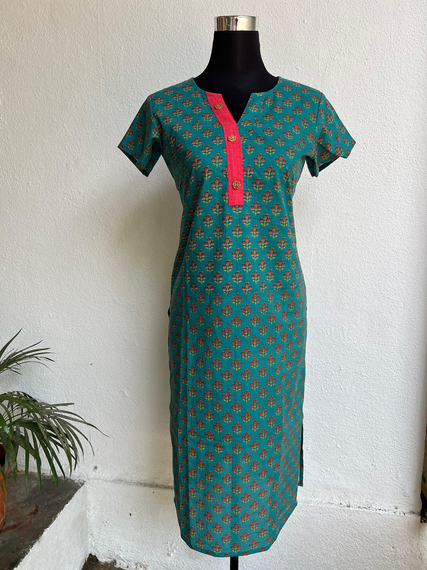 Women’s readymade Straight Kurtis