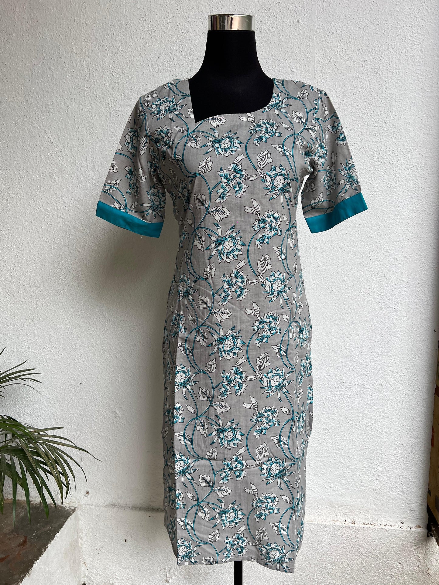 Women’s readymade Straight fit Kurtis