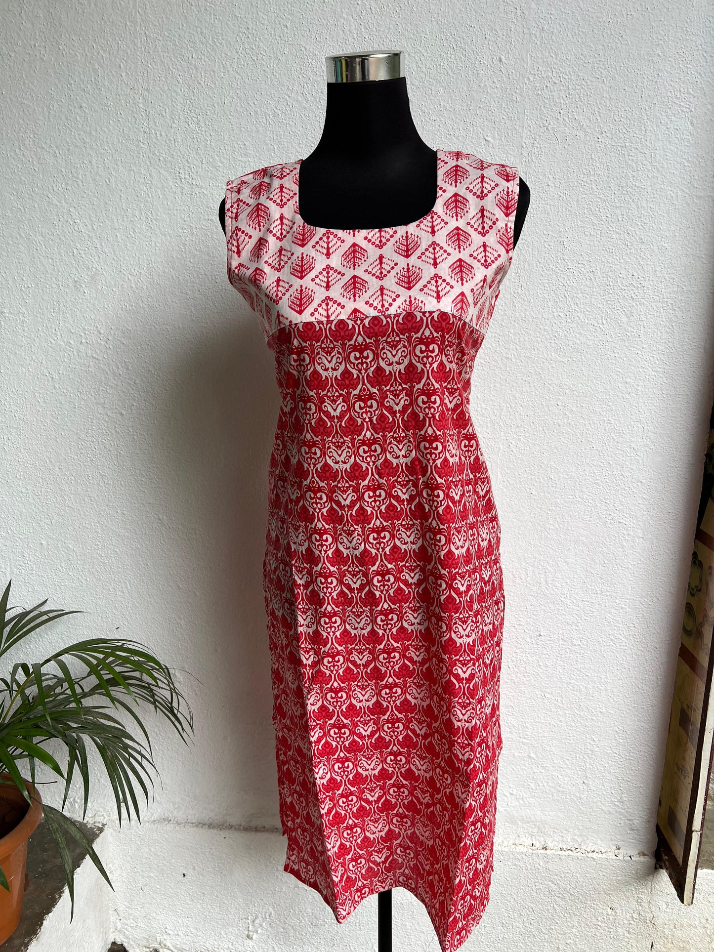 Women’s Red Cotton Printed Straight Kurti