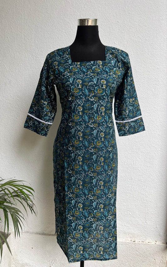 Women’s readymade Straight fit Kurtis