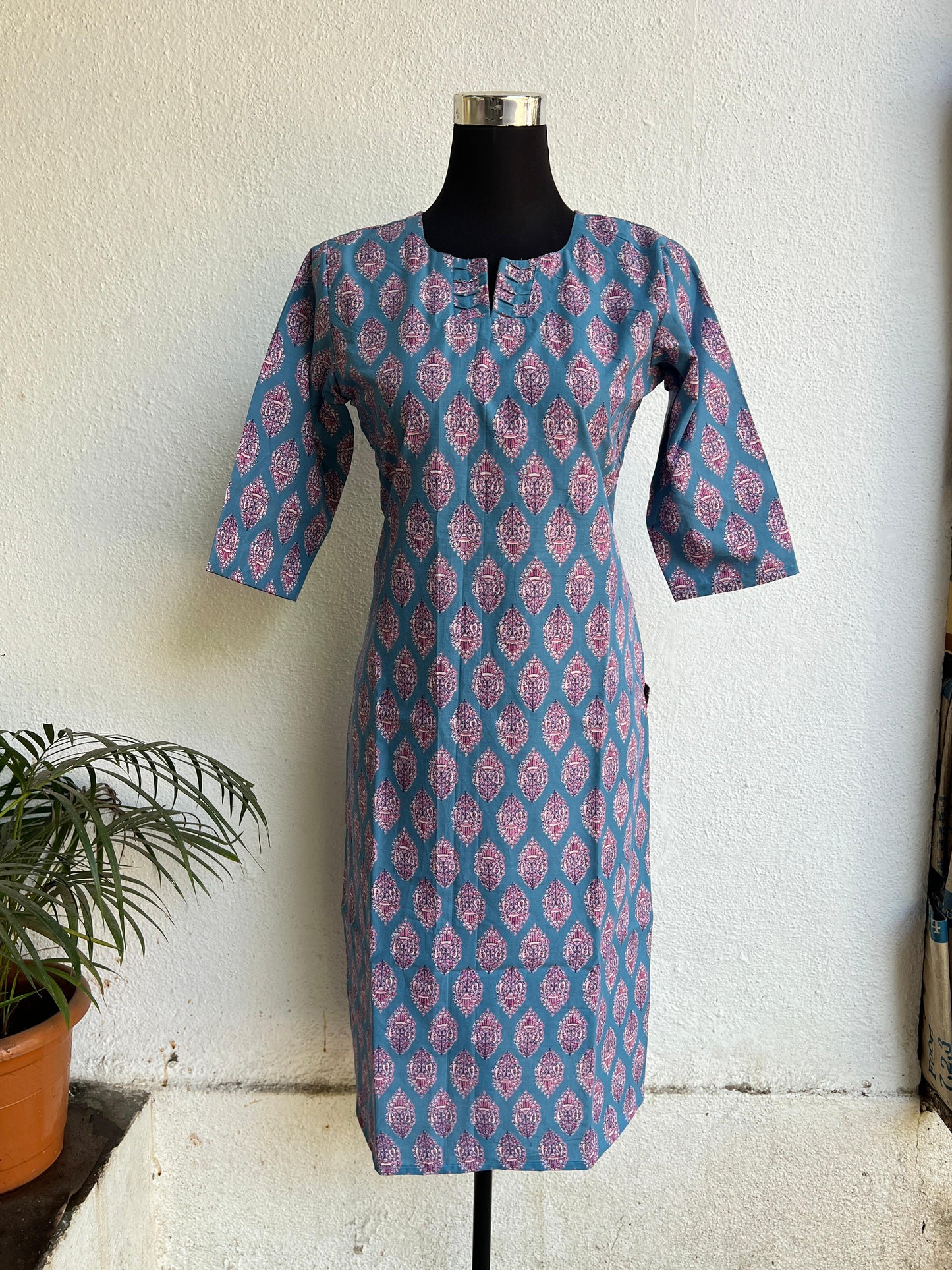 Women’s readymade Straight fit Kurtis