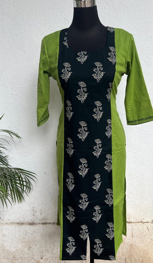 Women’s Green and black Cotton Printed Straight Kurtis