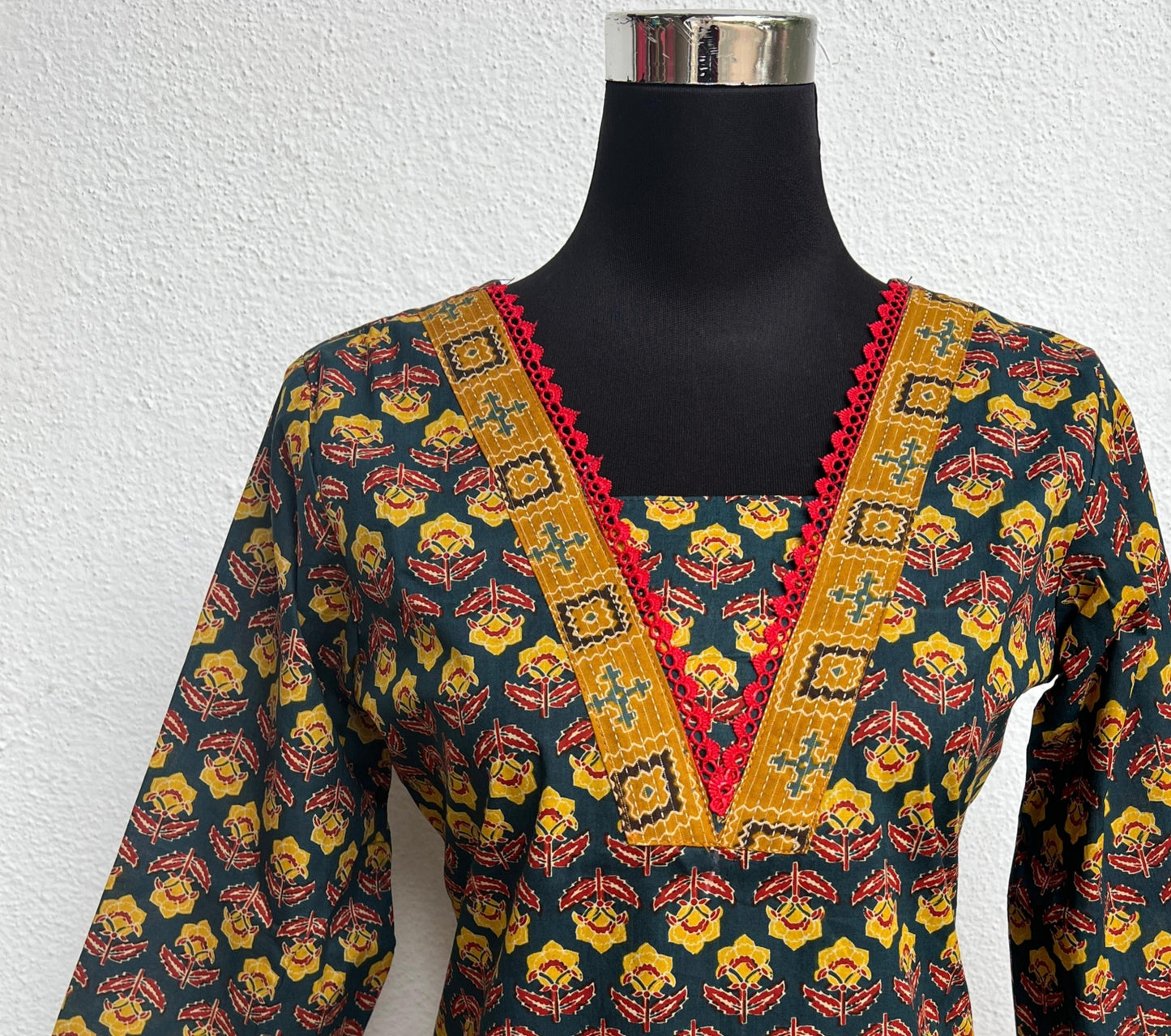 Women’s Green  Cotton Printed Straight fit kurti