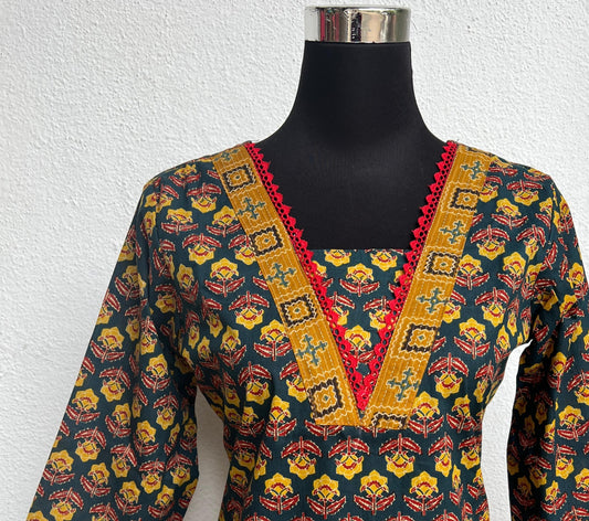 Women’s Green  Cotton Printed Straight fit kurti