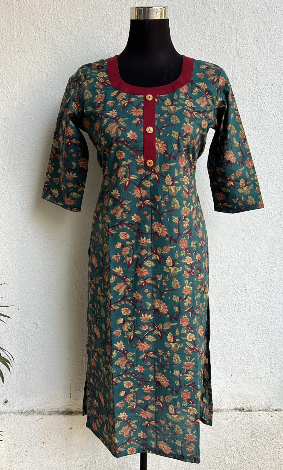 Women’s readymade Straight fit Kurtis